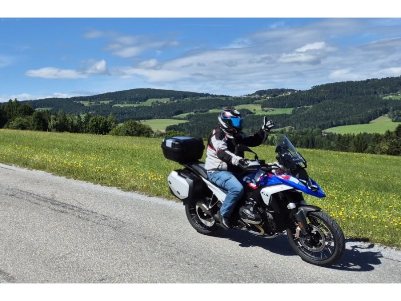 R 1300 GS with Givi top case and BMW side cases
